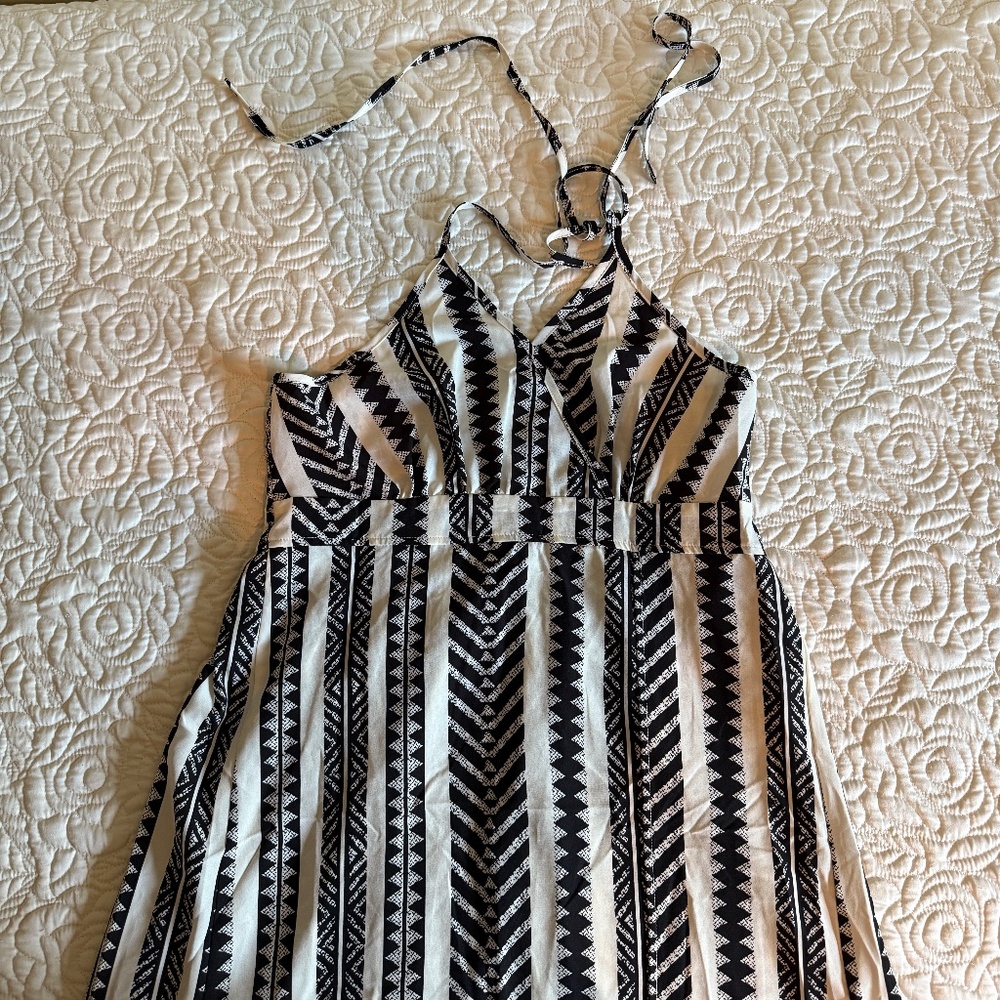 CUPSHE Black Cream Vertical Print Maxi Dress